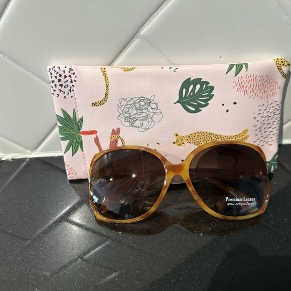 New Soft Glasses Case Pouch. Snap Closure. Soft interior with attached cloth - Picture 3 of 7